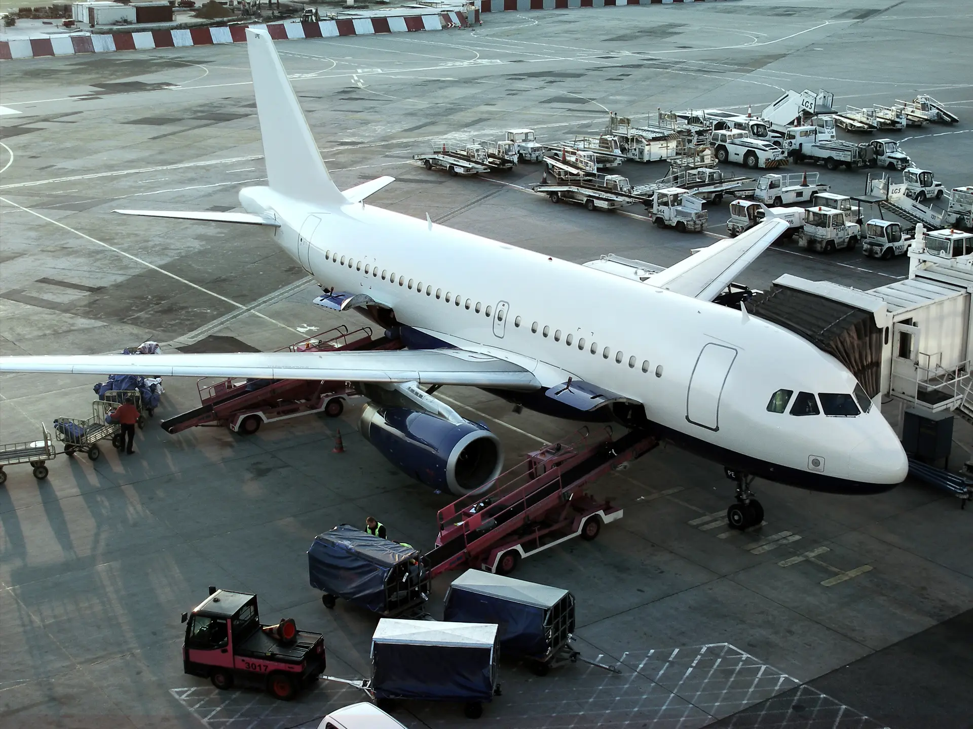 Passenger Aircraft with cargo -onground handling