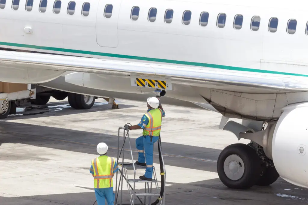 Airplane refuelling - Aviation Fuel Services